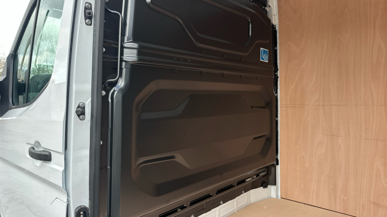 Renault Master Mwb Diesel Fwd MM35 Blue dCi 130 Advance Medium Roof Van